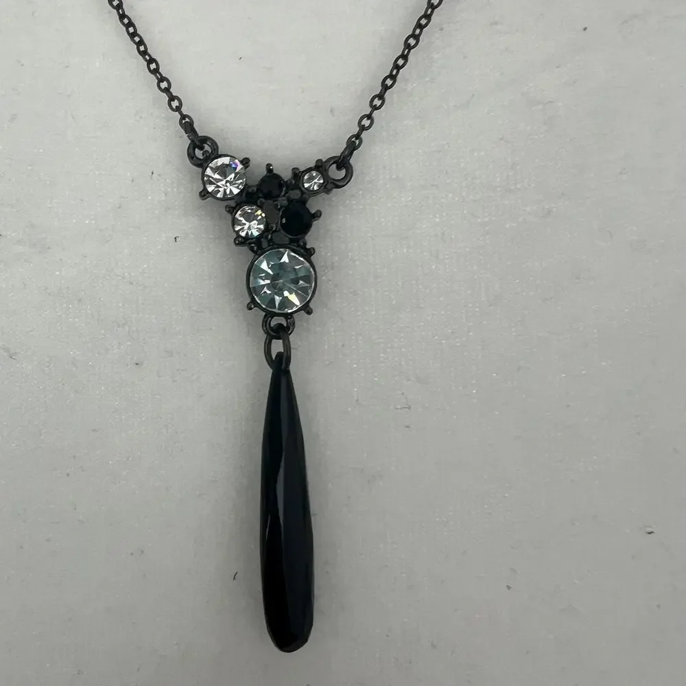 Vintage Avon SAQ Crystal Rhinestone and Black Pendant Elegant Necklace